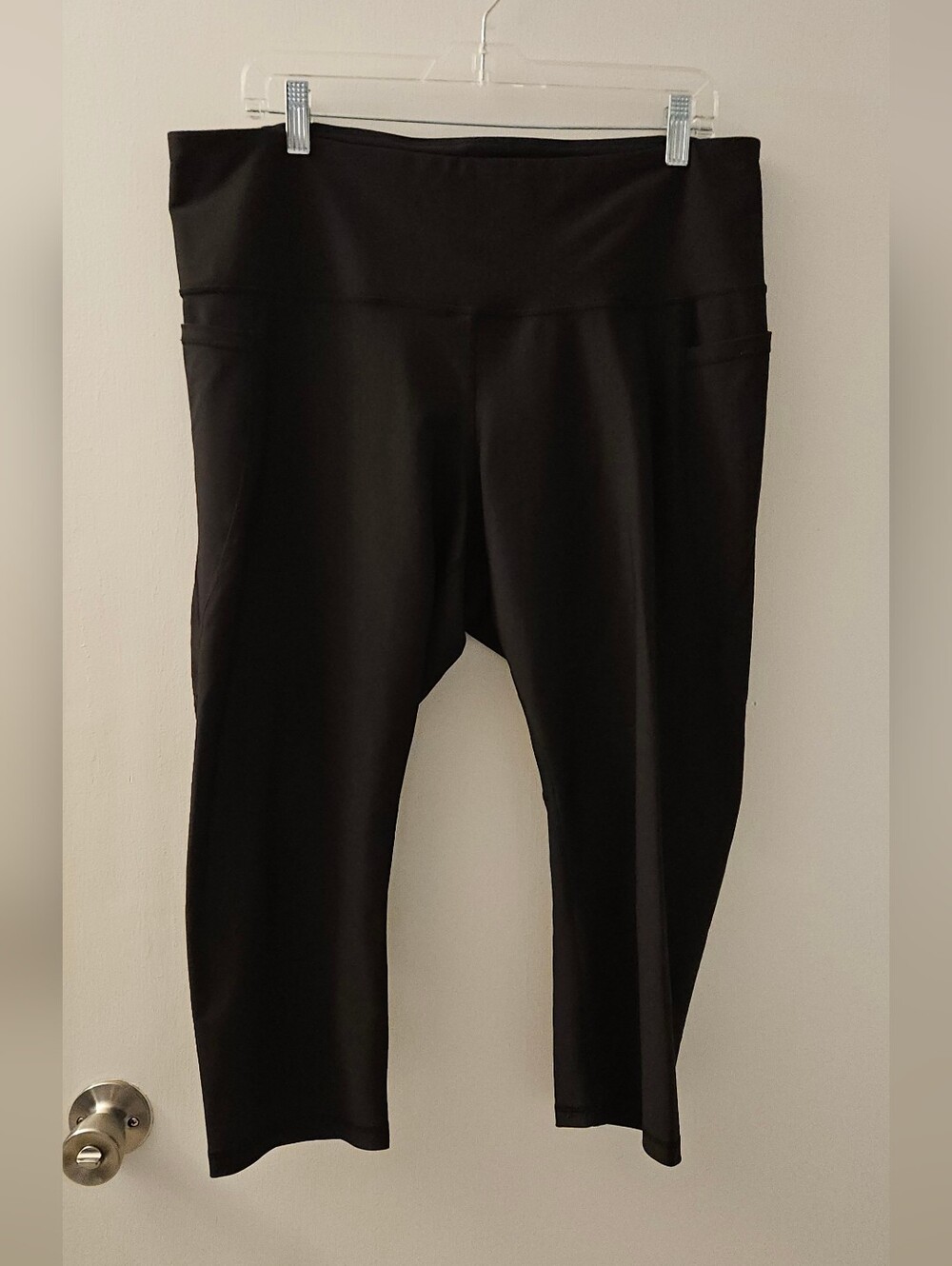 Old Navy Black High-Rise Capri  Leggings - Powersoft